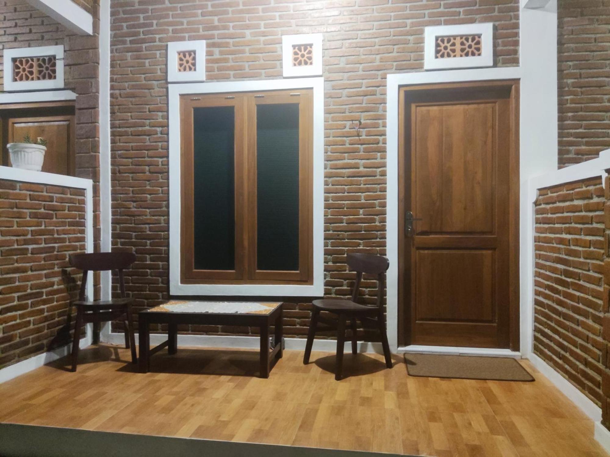 Genthong Homestay Magelang Εξωτερικό φωτογραφία