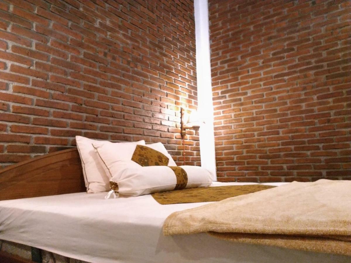 Genthong Homestay Magelang Εξωτερικό φωτογραφία